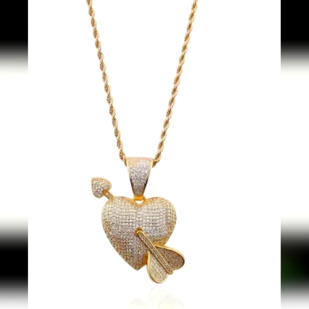 Elegant Gold Heart Pendant Necklace - Picture 3 of 4